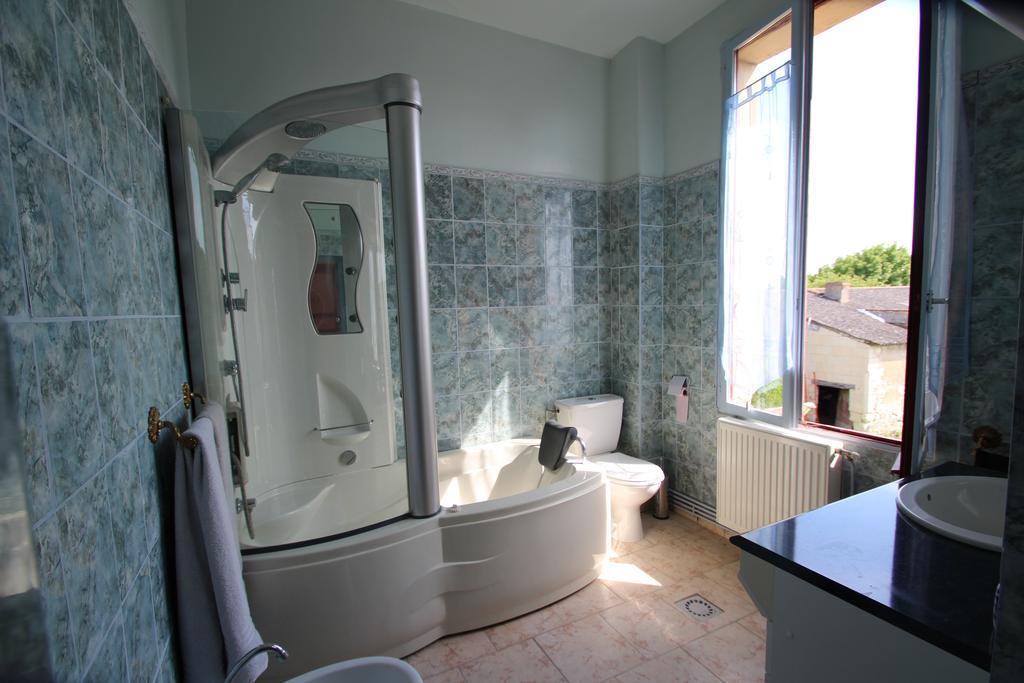 Bed and Breakfast Domaine Des Roses Vaudelnay Pokój zdjęcie
