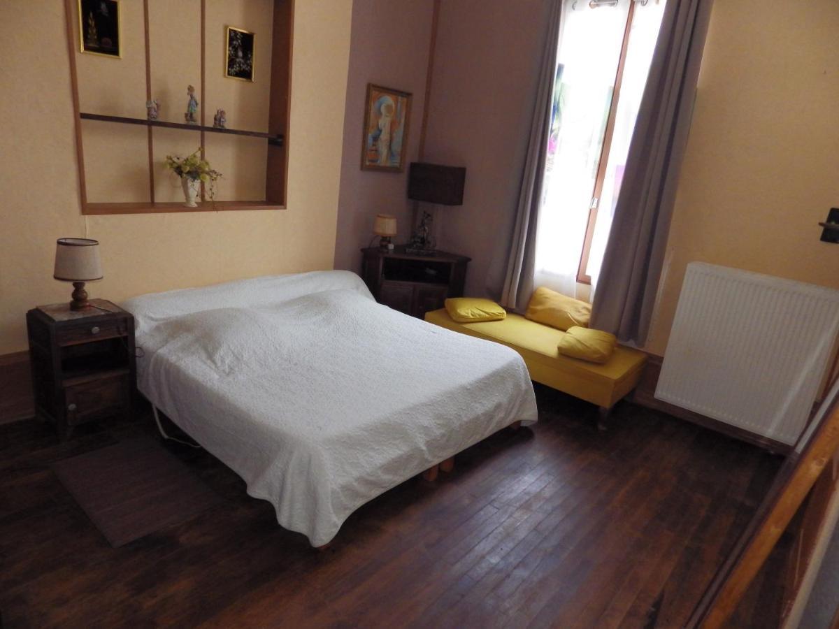 Bed and Breakfast Domaine Des Roses Vaudelnay Zewnętrze zdjęcie